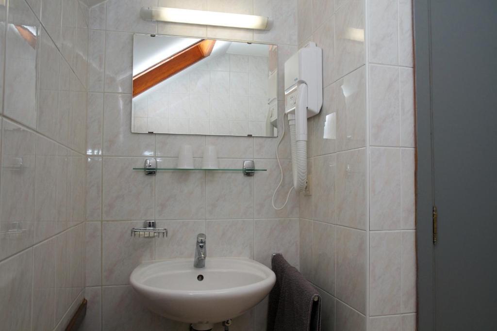 Le New Matinal Hotel La Louviere Room photo